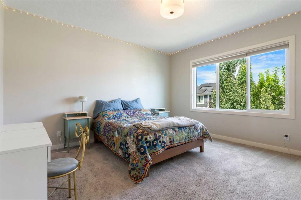 434 River Heights Drive, Cochrane, AB - Indoor Photo Showing Bedroom