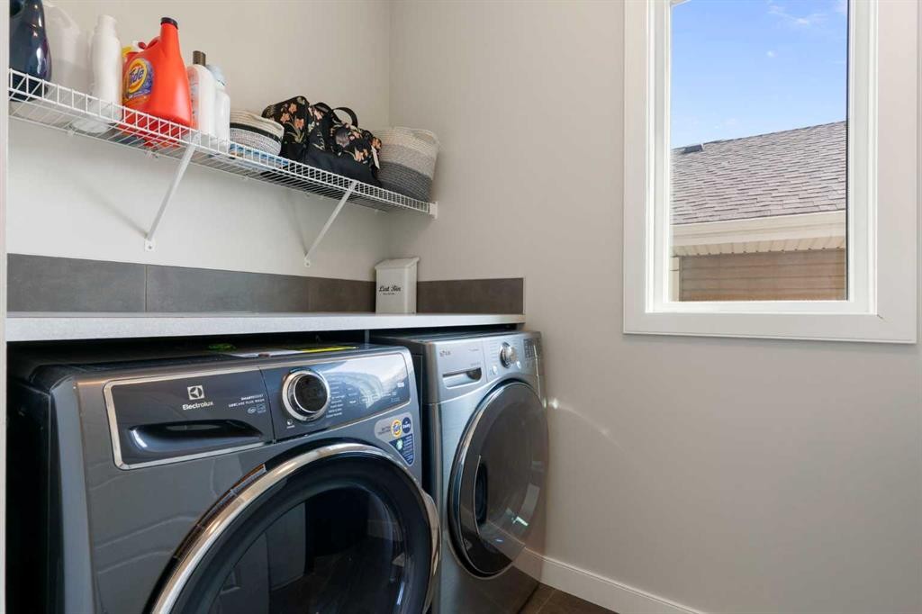 434 River Heights Drive, Cochrane, AB - Indoor Photo Showing Laundry Room