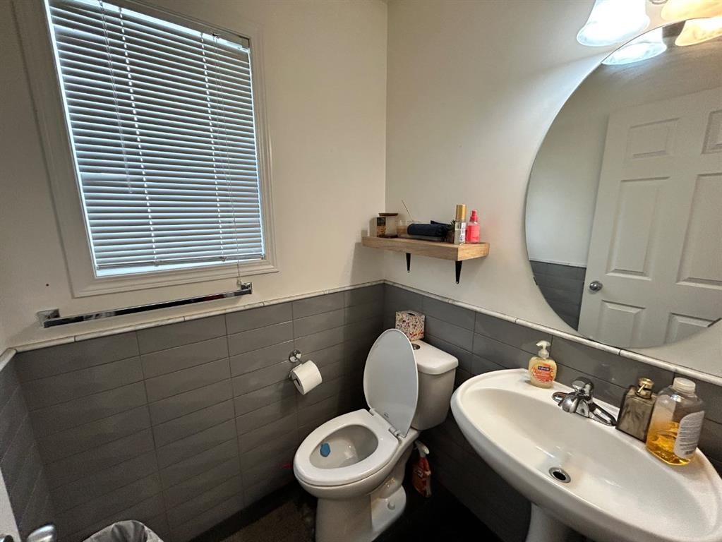 86 Covepark Road, Calgary, AB - Indoor Photo Showing Bathroom