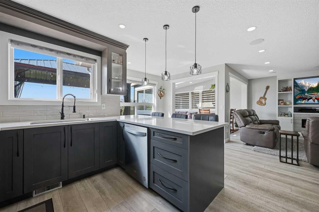 760 Saddlecreek Way Ne, Calgary, AB - Indoor Photo Showing Kitchen With Upgraded Kitchen