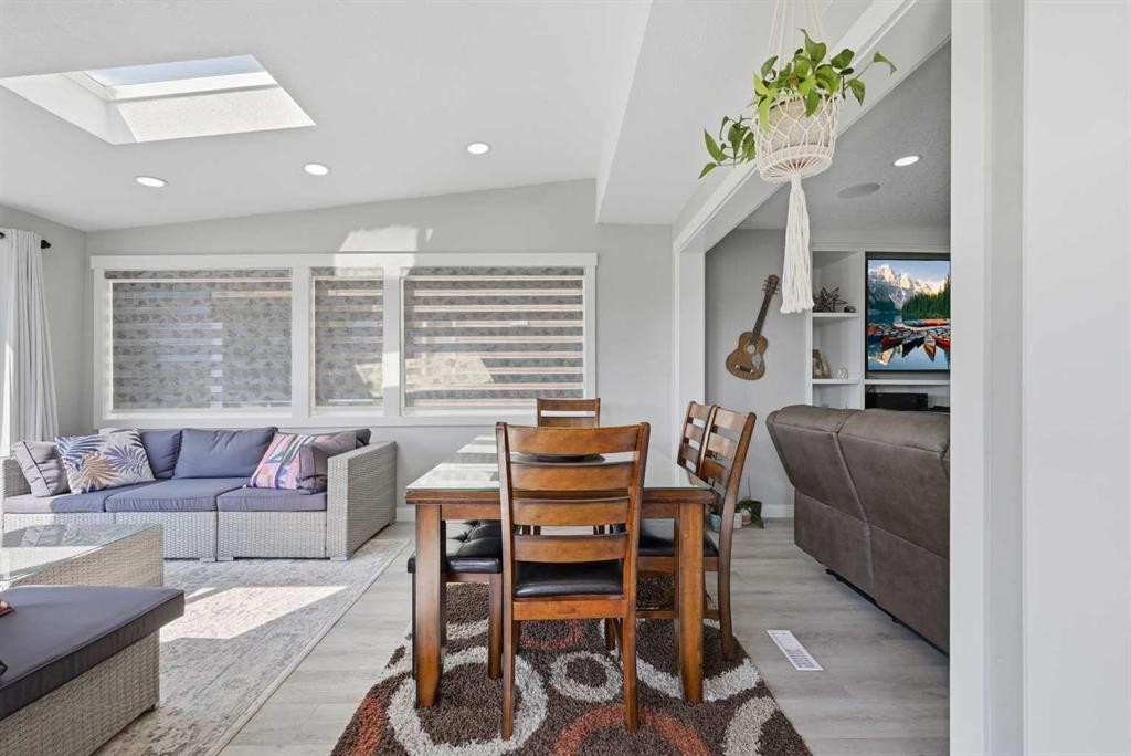 760 Saddlecreek Way Ne, Calgary, AB - Indoor Photo Showing Living Room