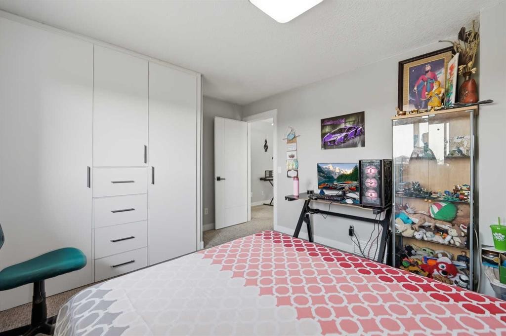 760 Saddlecreek Way Ne, Calgary, AB - Indoor Photo Showing Bedroom
