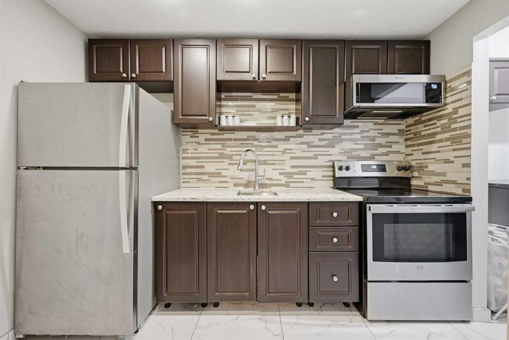 760 Saddlecreek Way Ne, Calgary, AB - Indoor Photo Showing Kitchen With Upgraded Kitchen