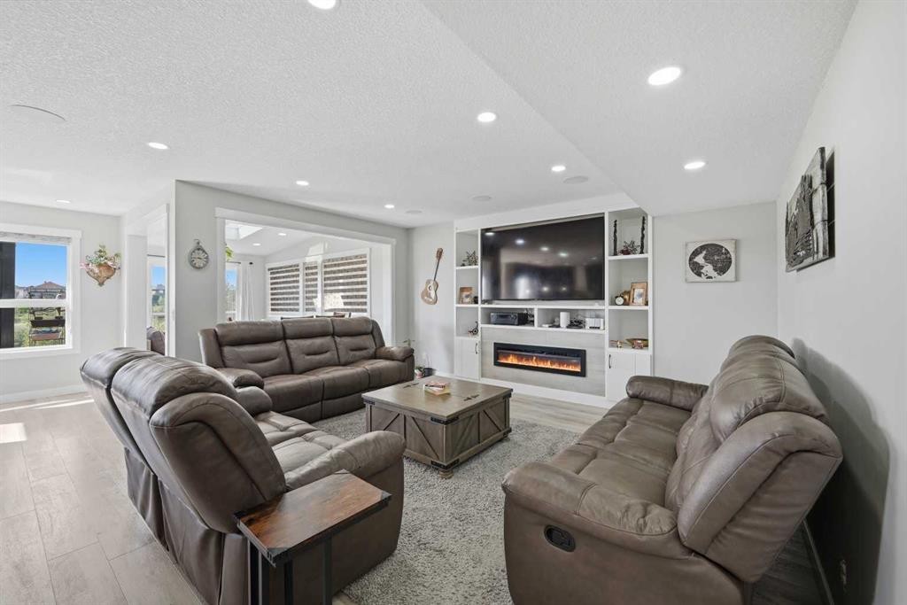 760 Saddlecreek Way Ne, Calgary, AB - Indoor Photo Showing Living Room