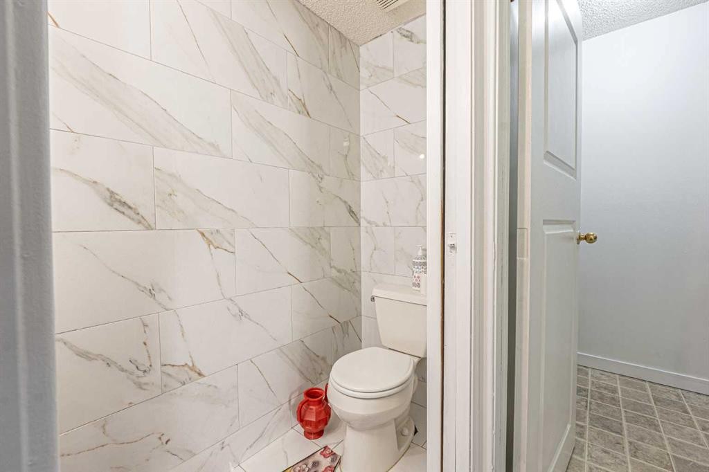 35 Martin Crossing Park Ne, Calgary, AB - Indoor Photo Showing Bathroom