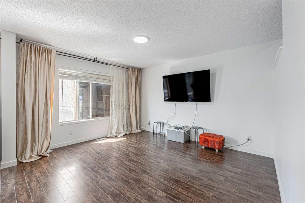 35 Martin Crossing Park Ne, Calgary, AB - Indoor Photo Showing Living Room
