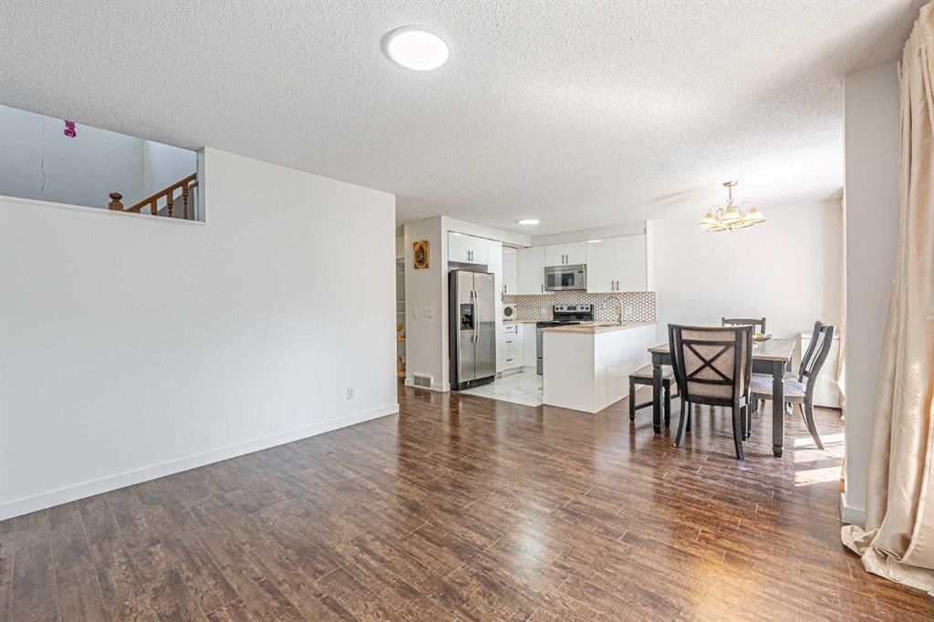35 Martin Crossing Park Ne, Calgary, AB - Indoor