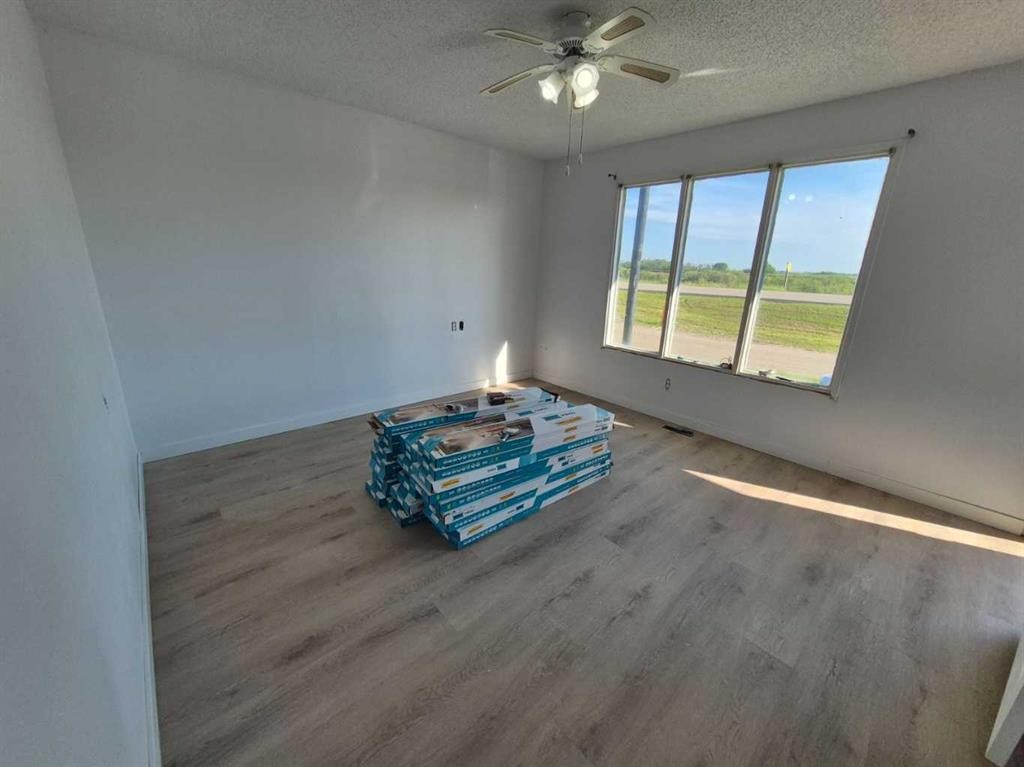 4848 49 Avenue, Irma, AB - Indoor Photo Showing Other Room