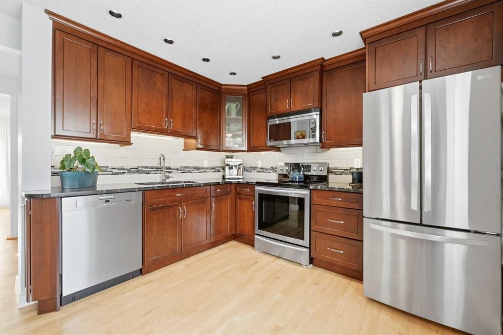 224 Erin Dale Place Se, Calgary, AB - Indoor Photo Showing Kitchen With Stainless Steel Kitchen