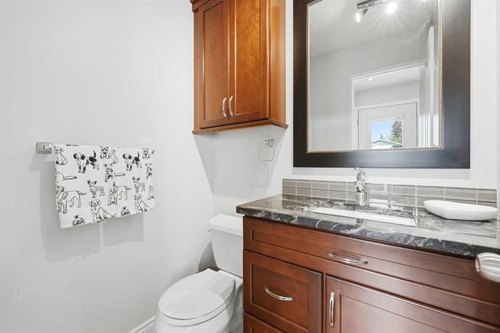 224 Erin Dale Place Se, Calgary, AB - Indoor Photo Showing Bathroom