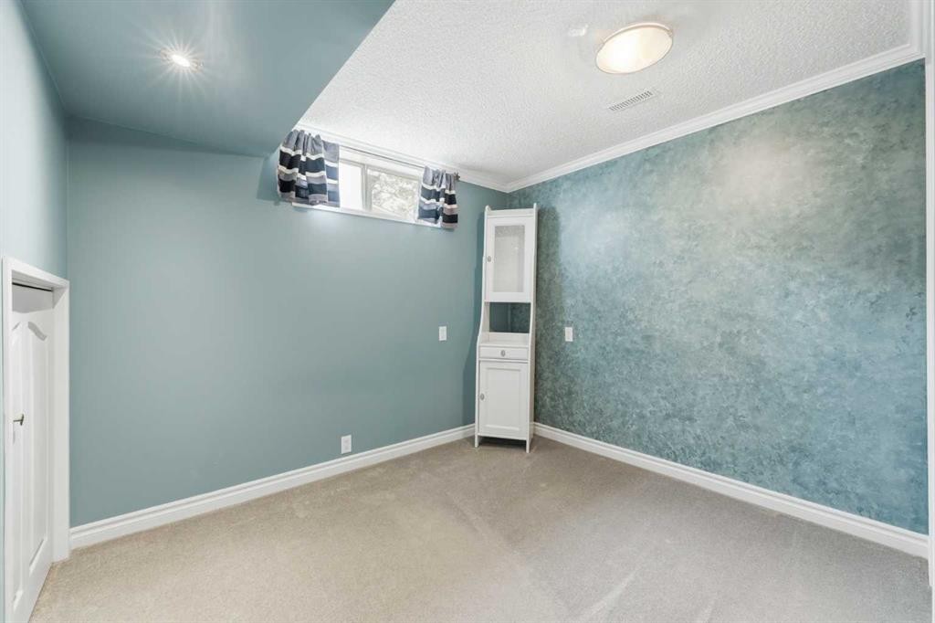 224 Erin Dale Place Se, Calgary, AB - Indoor Photo Showing Other Room