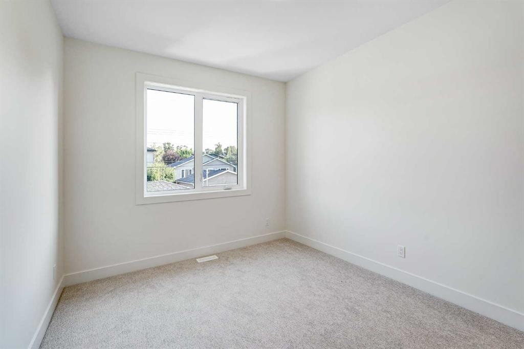 607 29 Avenue Nw, Calgary, AB - Indoor Photo Showing Other Room