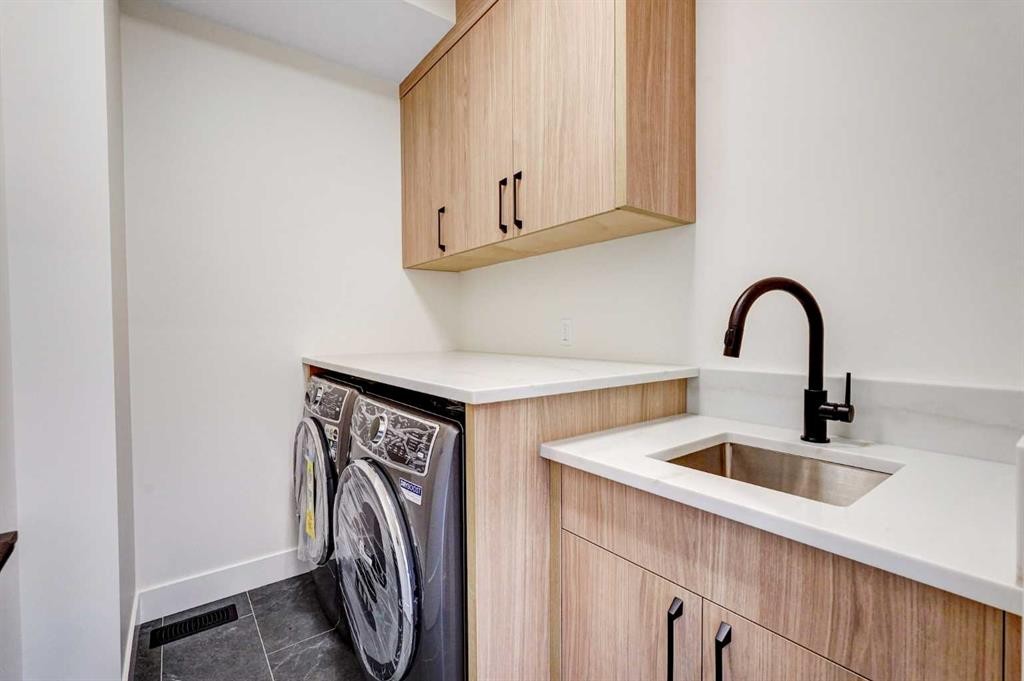 607 29 Avenue Nw, Calgary, AB - Indoor Photo Showing Laundry Room