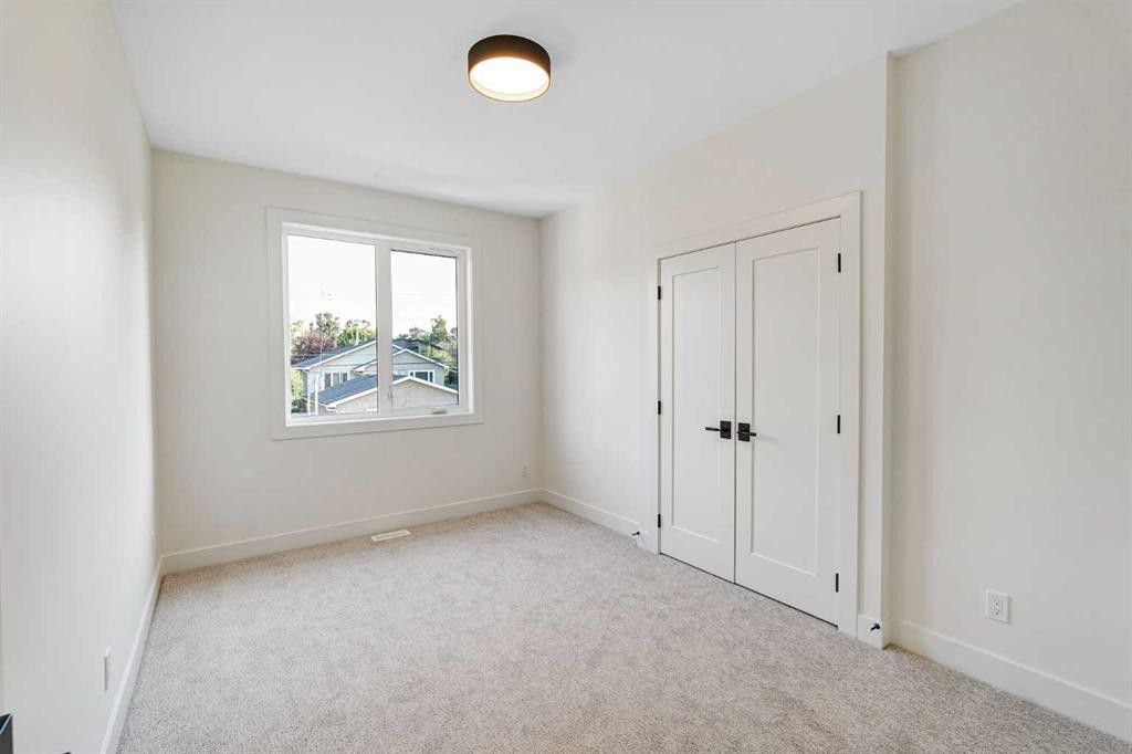 607 29 Avenue Nw, Calgary, AB - Indoor Photo Showing Other Room