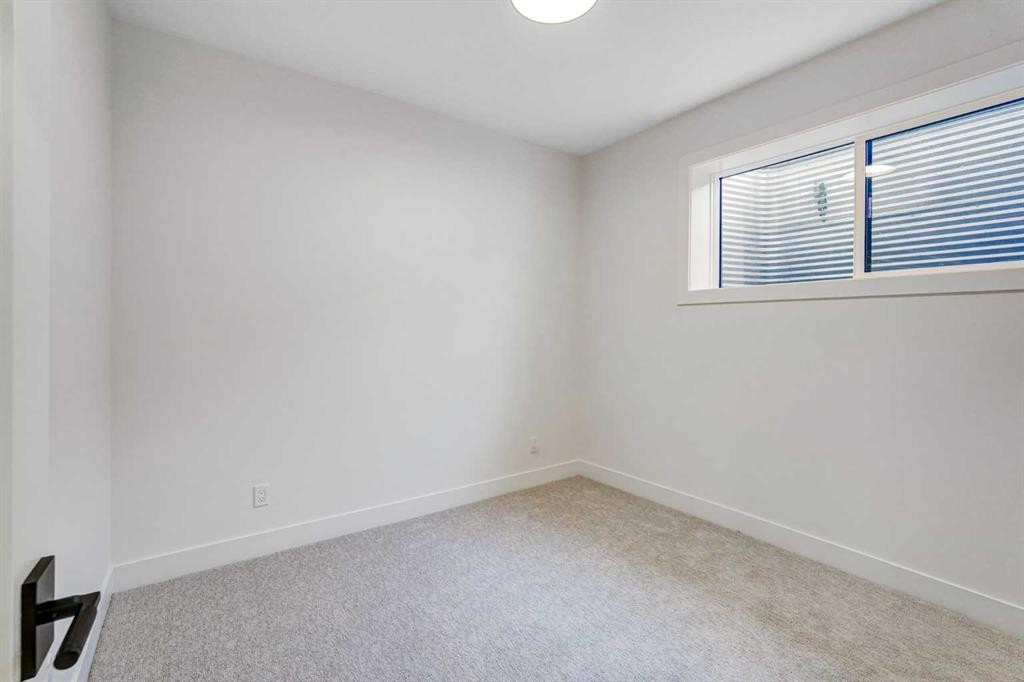 607 29 Avenue Nw, Calgary, AB - Indoor Photo Showing Other Room