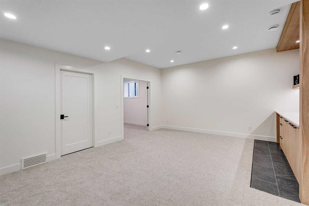 607 29 Avenue Nw, Calgary, AB - Indoor