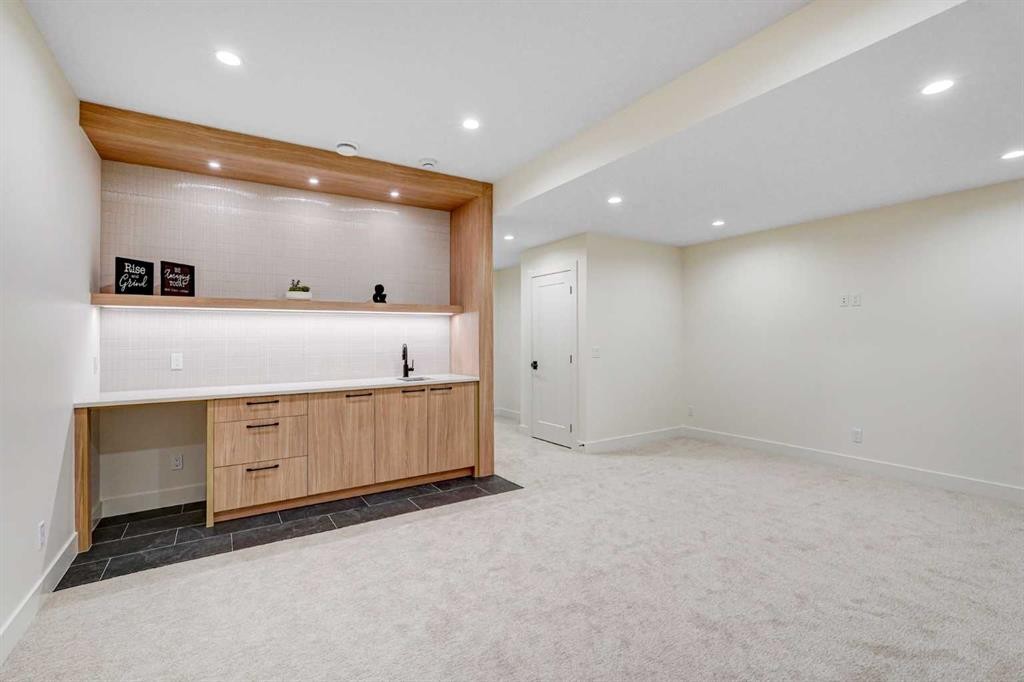 607 29 Avenue Nw, Calgary, AB - Indoor