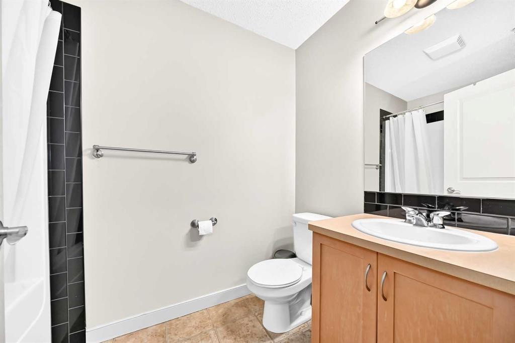 5601-11811 Lake Fraser Drive Se, Calgary, AB - Indoor Photo Showing Bathroom