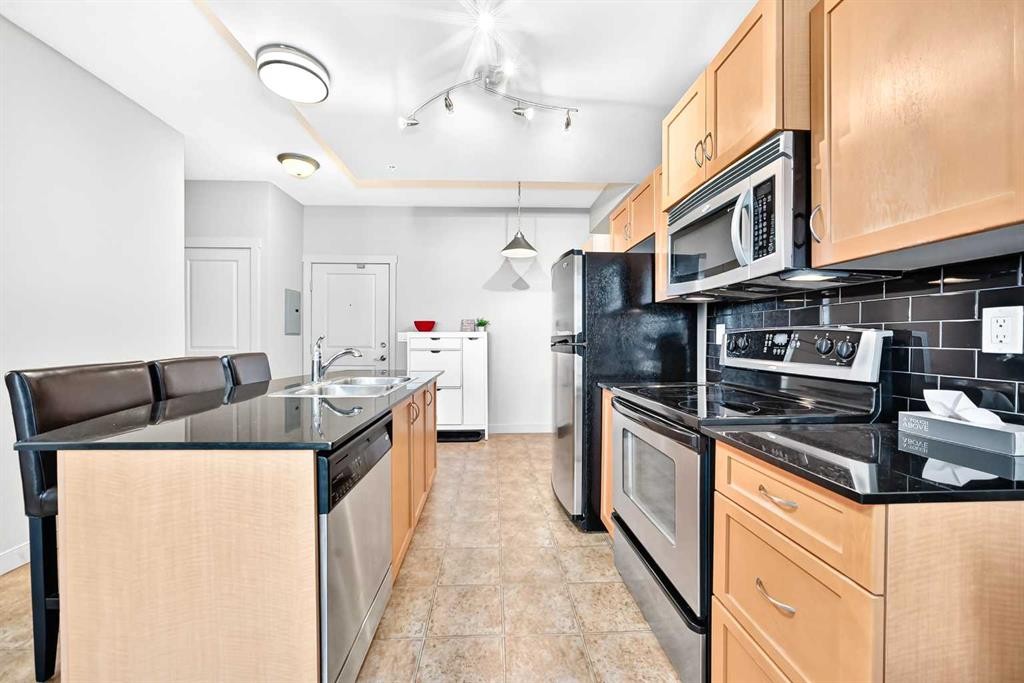 5601-11811 Lake Fraser Drive Se, Calgary, AB - Indoor Photo Showing Kitchen