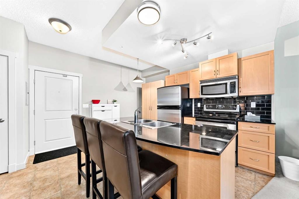 5601-11811 Lake Fraser Drive Se, Calgary, AB - Indoor Photo Showing Kitchen With Double Sink