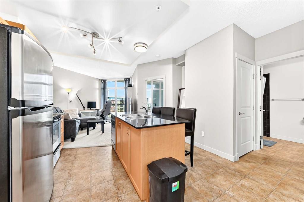 5601-11811 Lake Fraser Drive Se, Calgary, AB - Indoor Photo Showing Kitchen With Double Sink
