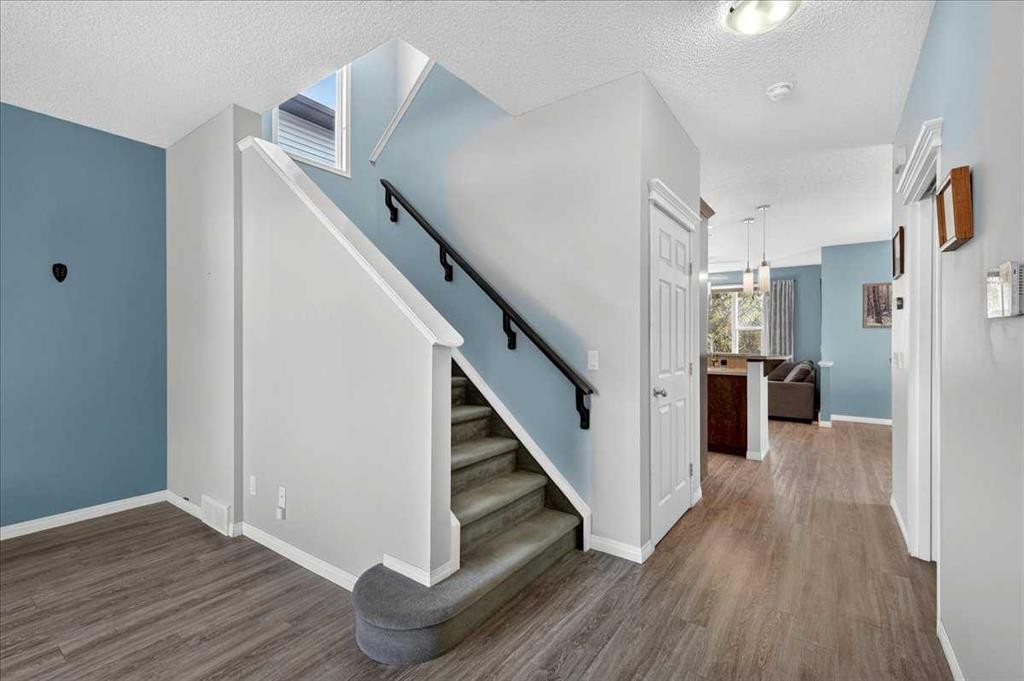 21 Mcintyre Place Nw, Langdon, AB - Indoor Photo Showing Other Room