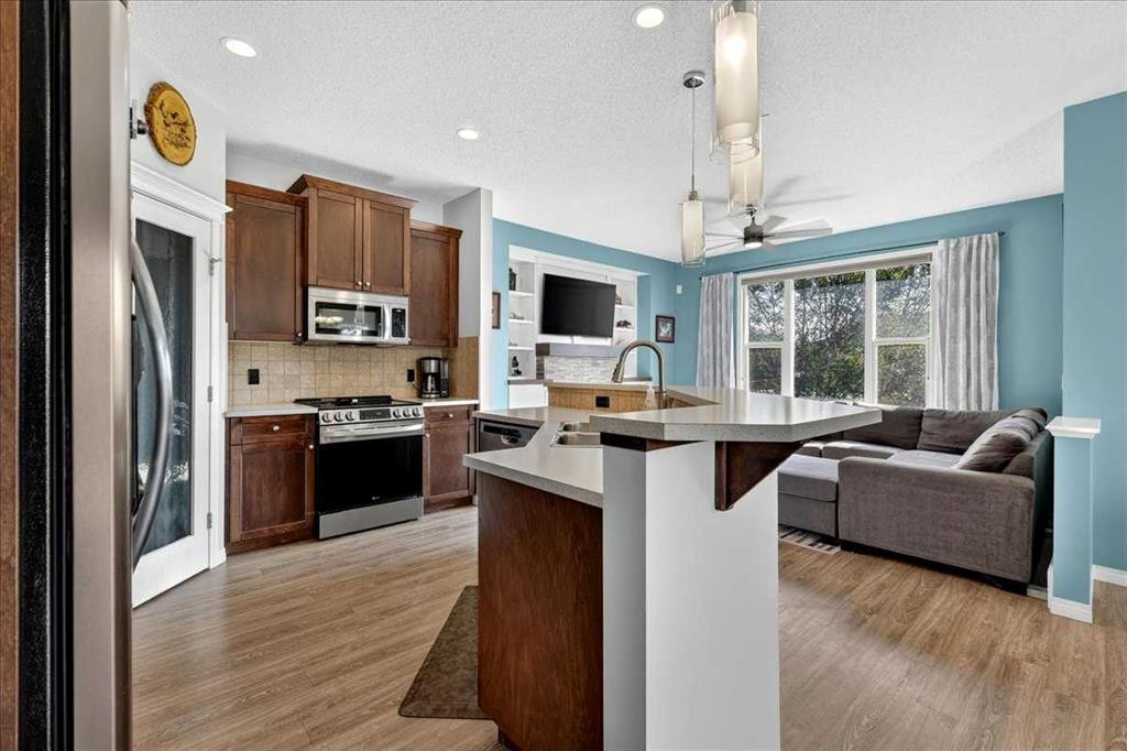 21 Mcintyre Place Nw, Langdon, AB - Indoor Photo Showing Kitchen With Stainless Steel Kitchen
