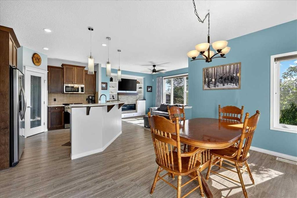 21 Mcintyre Place Nw, Langdon, AB - Indoor Photo Showing Dining Room