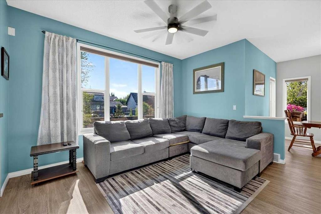 21 Mcintyre Place Nw, Langdon, AB - Indoor Photo Showing Living Room