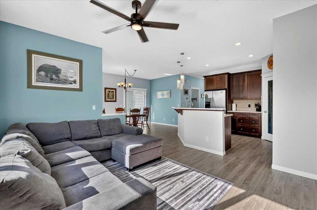 21 Mcintyre Place Nw, Langdon, AB - Indoor Photo Showing Living Room