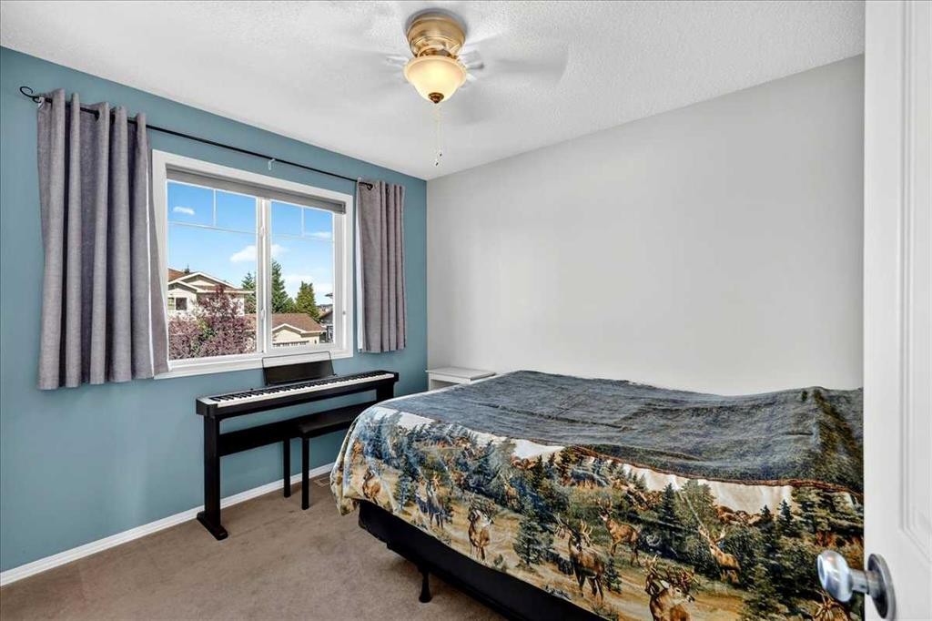 21 Mcintyre Place Nw, Langdon, AB - Indoor Photo Showing Bedroom