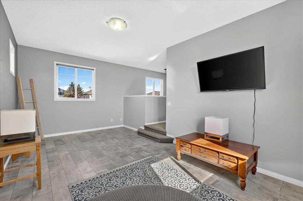 21 Mcintyre Place Nw, Langdon, AB - Indoor Photo Showing Other Room