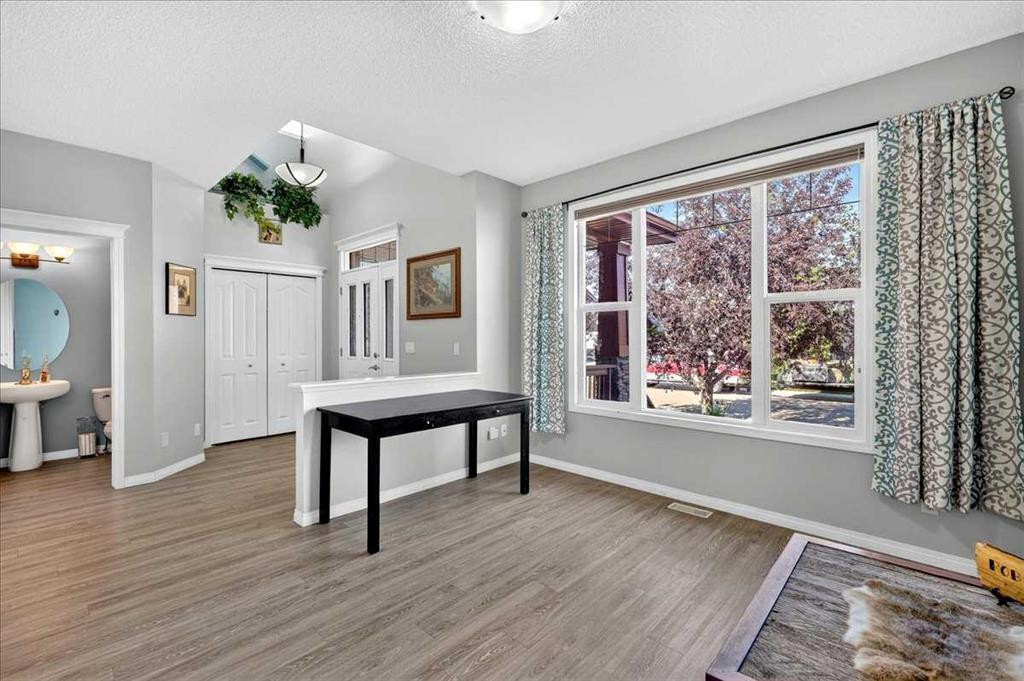 21 Mcintyre Place Nw, Langdon, AB - Indoor