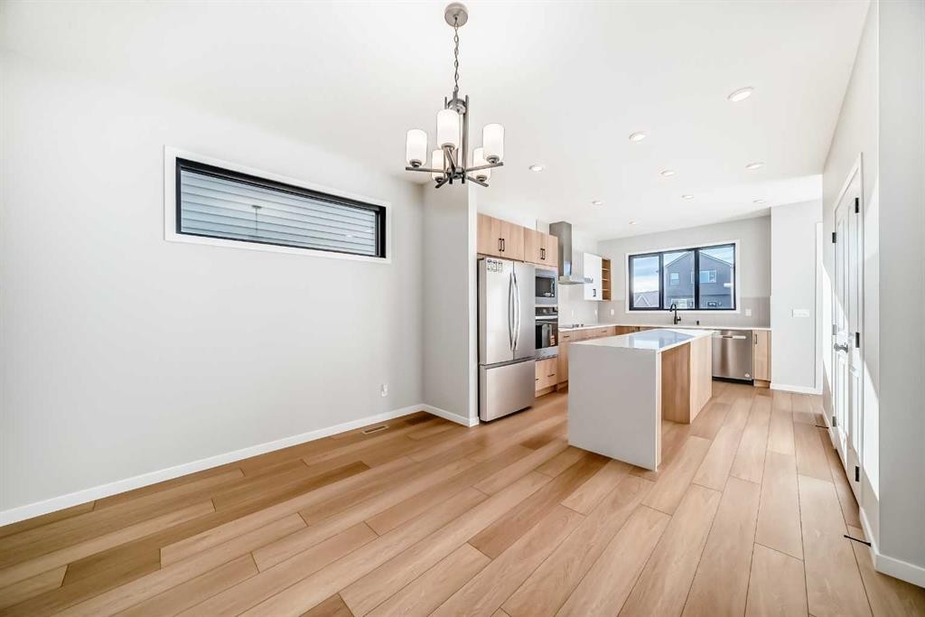 1245 Creekview Drive Sw, Calgary, AB - Indoor Photo Showing Kitchen
