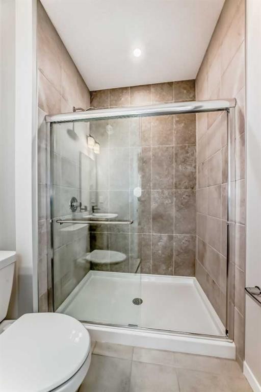 1245 Creekview Drive Sw, Calgary, AB - Indoor Photo Showing Bathroom