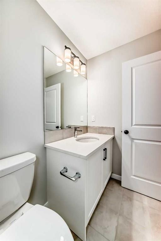 1245 Creekview Drive Sw, Calgary, AB - Indoor Photo Showing Bathroom