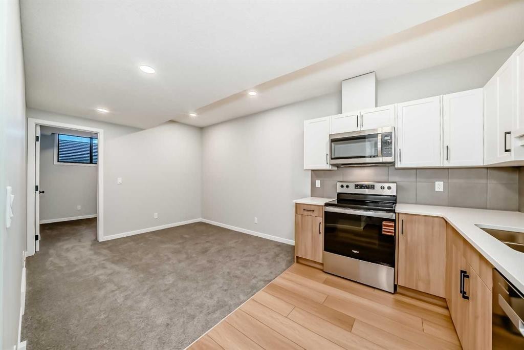 1245 Creekview Drive Sw, Calgary, AB - Indoor Photo Showing Kitchen