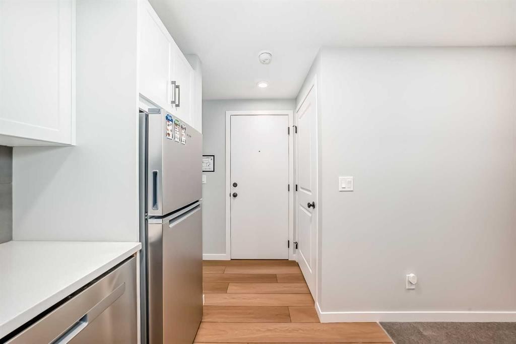 1245 Creekview Drive Sw, Calgary, AB - Indoor Photo Showing Other Room