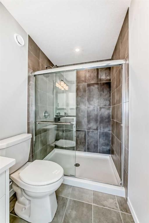 1245 Creekview Drive Sw, Calgary, AB - Indoor Photo Showing Bathroom