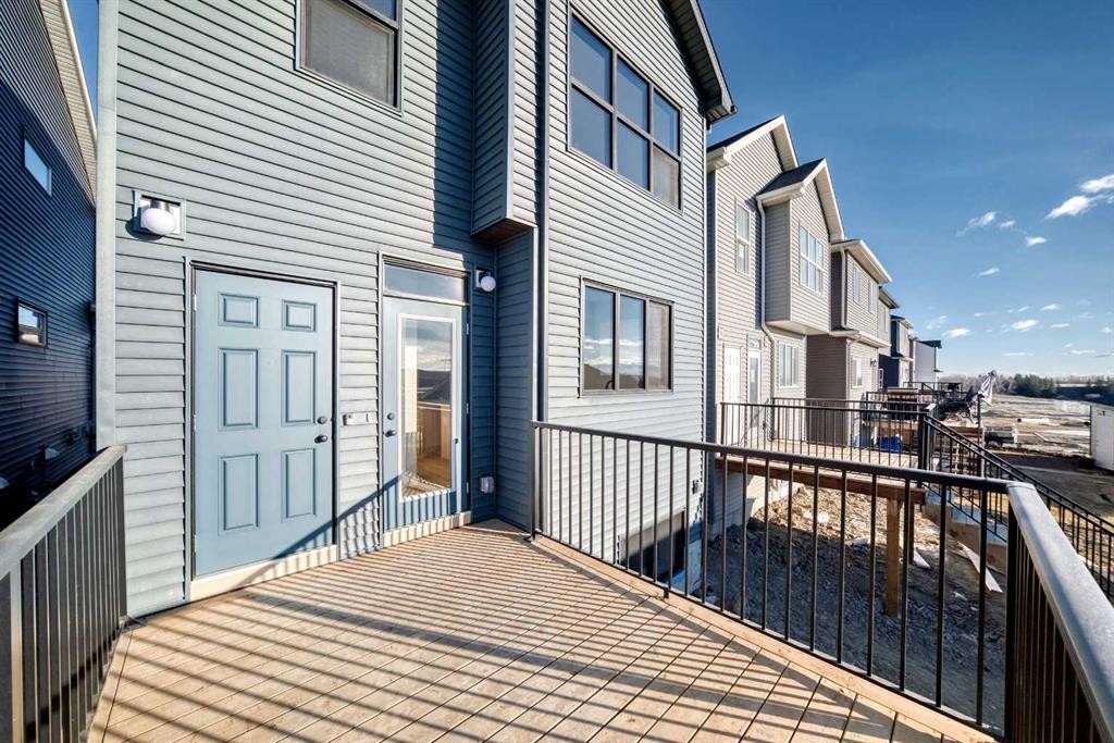 1245 Creekview Drive Sw, Calgary, AB - Outdoor With Exterior