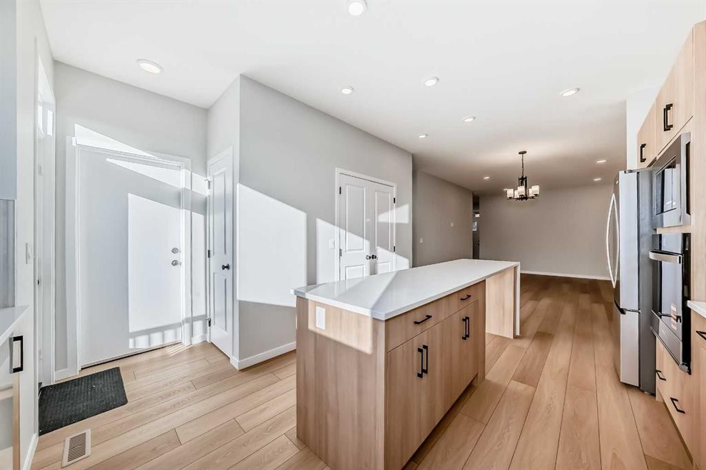 1245 Creekview Drive Sw, Calgary, AB - Indoor Photo Showing Kitchen