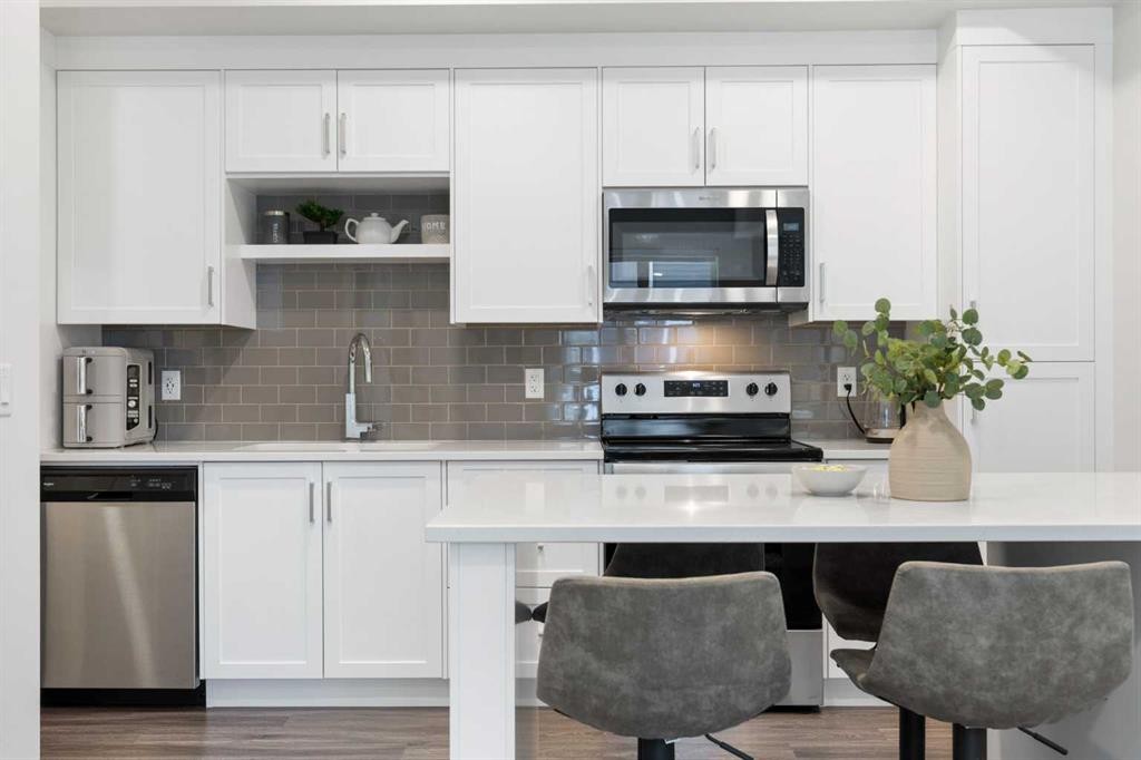 1307-100 Walgrove Court Se, Calgary, AB - Indoor Photo Showing Kitchen With Upgraded Kitchen