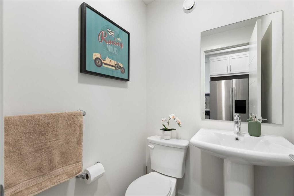 1307-100 Walgrove Court Se, Calgary, AB - Indoor Photo Showing Bathroom