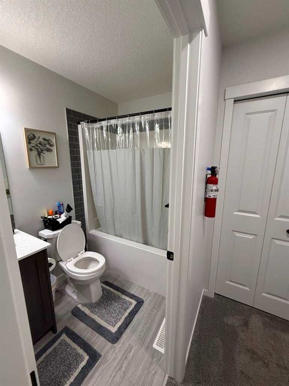 41 Edith Gate Nw, Calgary, AB - Indoor Photo Showing Bathroom
