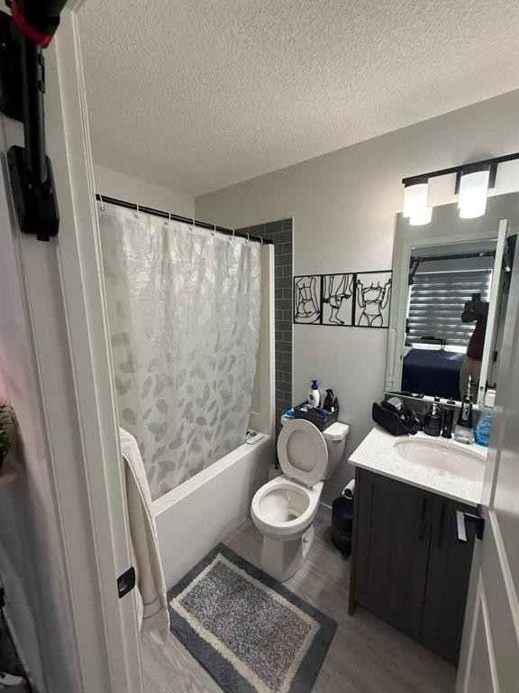41 Edith Gate Nw, Calgary, AB - Indoor Photo Showing Bathroom