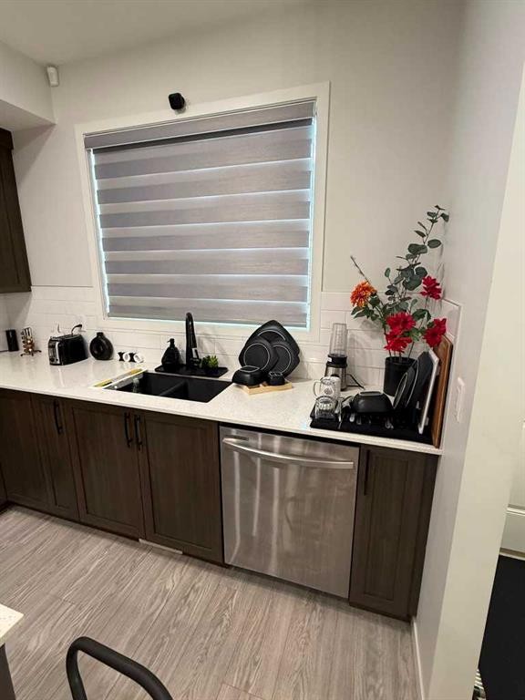 41 Edith Gate Nw, Calgary, AB - Indoor Photo Showing Kitchen With Double Sink