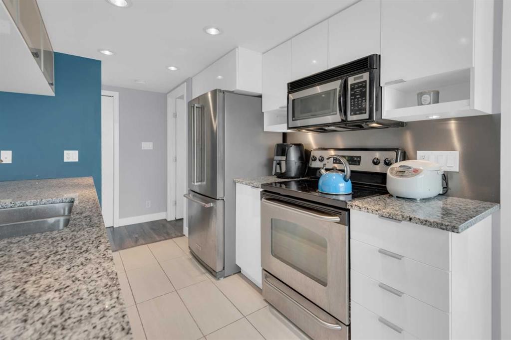 504-1110 11 Street Sw, Calgary, AB - Indoor Photo Showing Kitchen