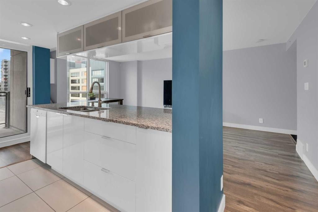 504-1110 11 Street Sw, Calgary, AB - Indoor Photo Showing Kitchen