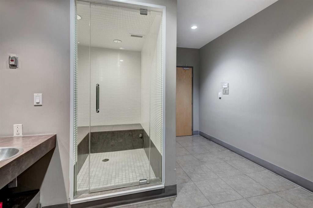 504-1110 11 Street Sw, Calgary, AB - Indoor Photo Showing Other Room