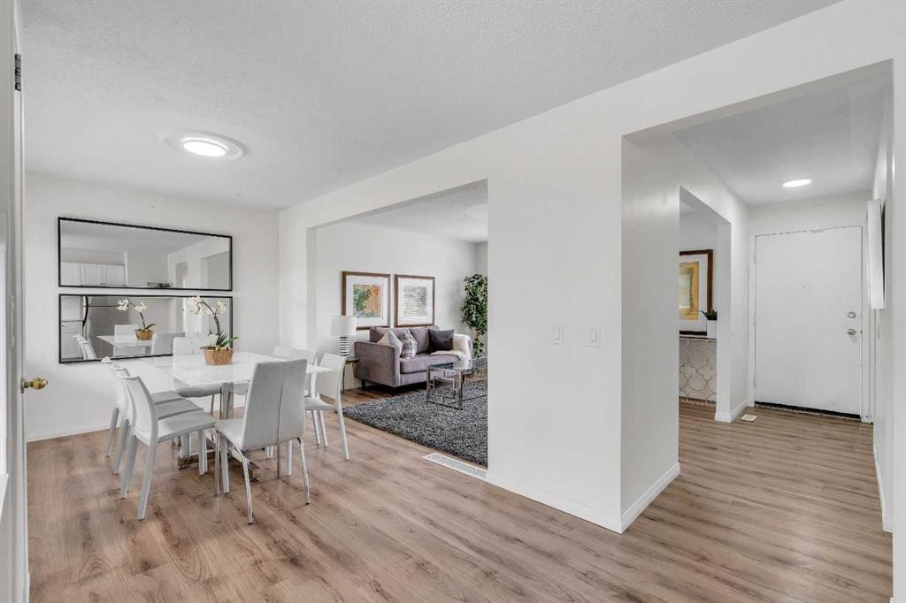 27 Dovercrest Way Se, Calgary, AB - Indoor Photo Showing Dining Room